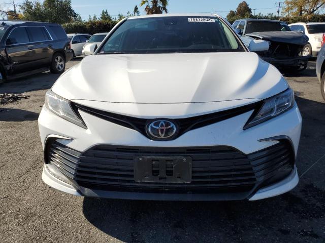 4T1C11AK9NU683859 - 2022 TOYOTA CAMRY LE WHITE photo 5