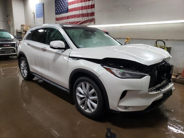 3PCAJ5M32KF113469 - 2019 INFINITI QX50 ESSENTIAL WHITE photo 4