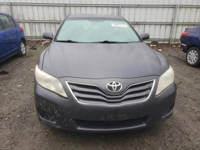 4T1BF3EK2AU093094 - 2010 TOYOTA CAMRY BASE GRAY photo 5