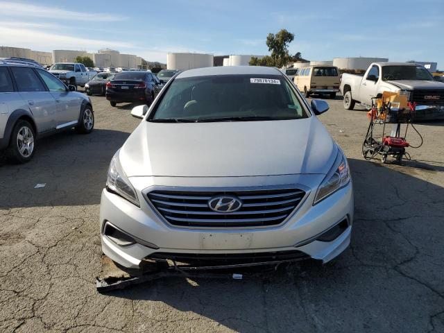 5NPE24AF7HH542415 - 2017 HYUNDAI SONATA SE SILVER photo 5