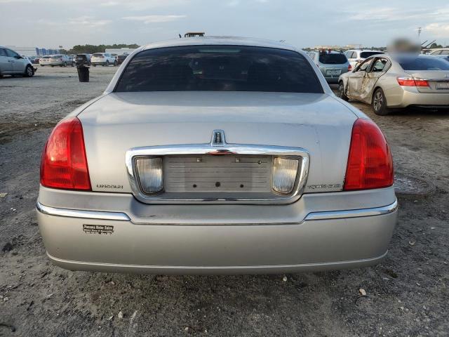 1LNHM81V07Y631421 - 2007 LINCOLN TOWN CAR SIGNATURE SILVER photo 6