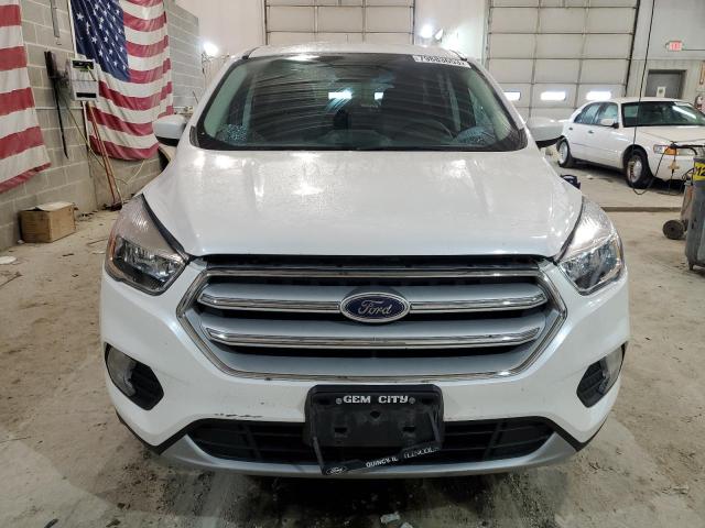 1FMCU0GD0KUB26957 - 2019 FORD ESCAPE SE WHITE photo 5