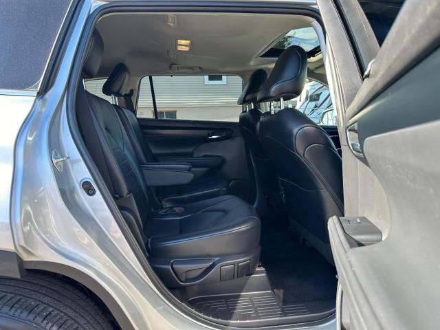 5TDGZRAH2NS128256 - 2022 TOYOTA HIGHLANDER XLE Gümüş foto 8