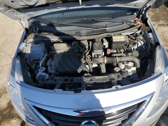 3N1CN7AP2JL886512 - 2018 NISSAN VERSA S SILVER photo 11