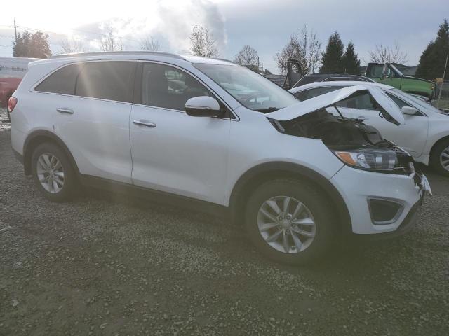 5XYPG4A36HG266882 - 2017 KIA SORENTO LX WHITE photo 4