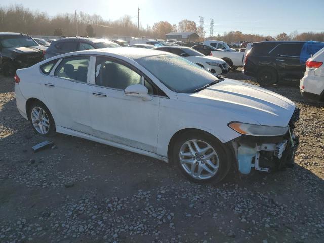 3FA6P0H71DR256327 - 2013 FORD FUSION SE WHITE photo 4