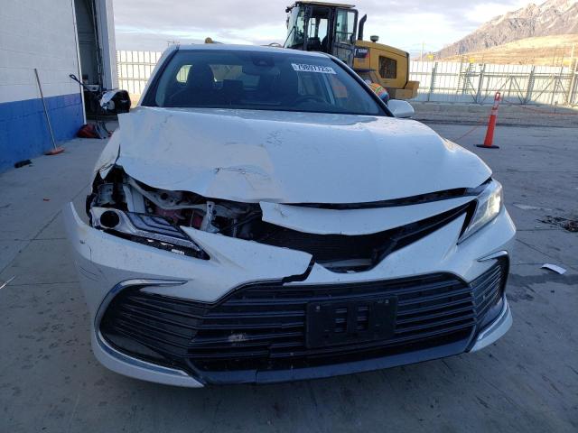 4T1F31AK2NU594397 - 2022 TOYOTA CAMRY XLE WHITE photo 5