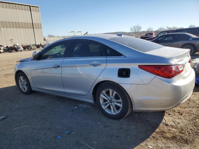 5NPEB4AC8CH473121 - 2012 HYUNDAI SONATA GLS SILVER photo 2