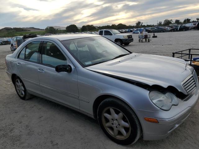 WDBRF64J93F370035 - 2003 MERCEDES-BENZ C 320 SILVER photo 4