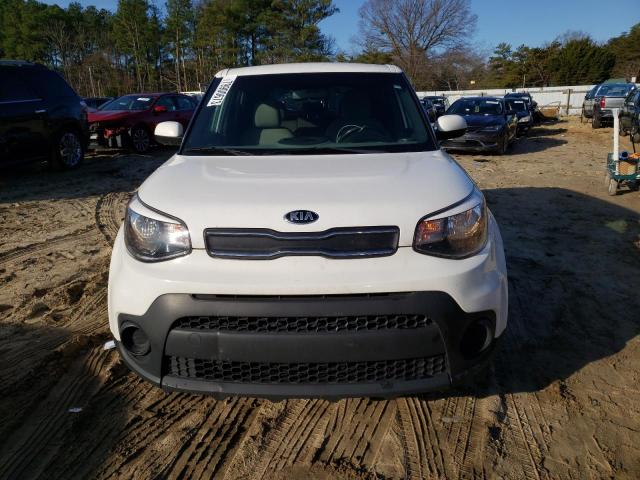 KNDJN2A21H7471854 - 2017 KIA SOUL WHITE photo 5