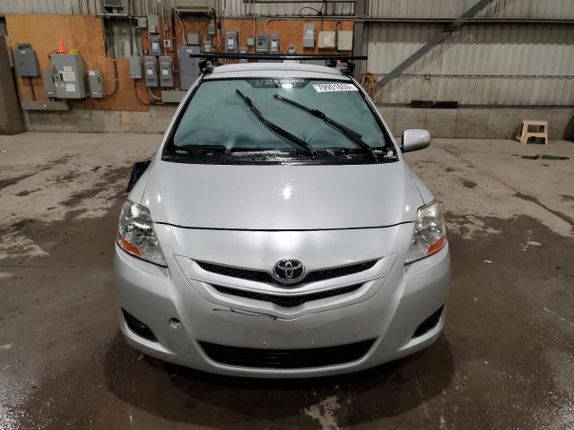 JTDBT903481281630 - 2008 TOYOTA YARIS SILVER photo 5