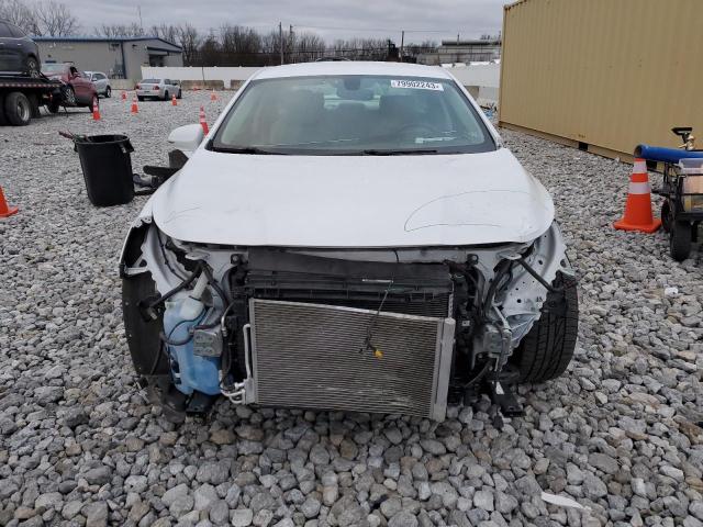 1G4ZP5SS0HU138216 - 2017 BUICK LACROSSE ESSENCE WHITE photo 5