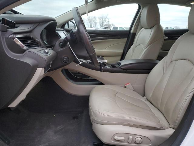 1G4ZP5SS0HU138216 - 2017 BUICK LACROSSE ESSENCE WHITE photo 7
