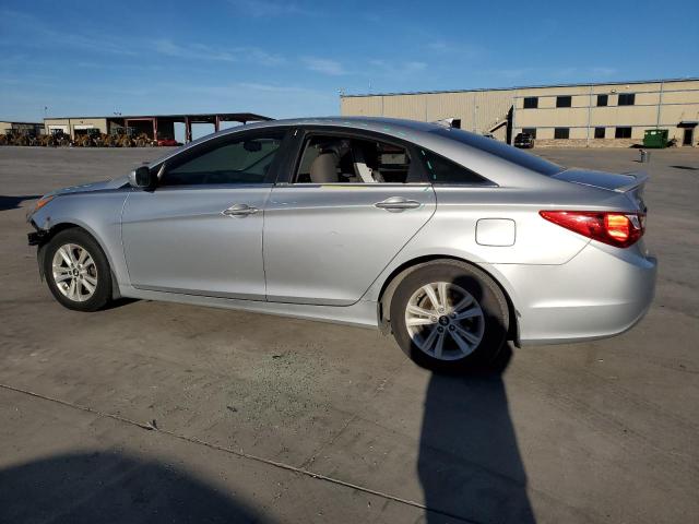 5NPEB4AC2DH671128 - 2013 HYUNDAI SONATA GLS SILVER photo 2