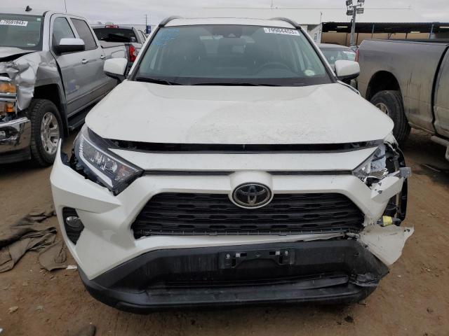 2T3A1RFV4MW234538 - 2021 TOYOTA RAV4 XLE PREMIUM WHITE photo 5