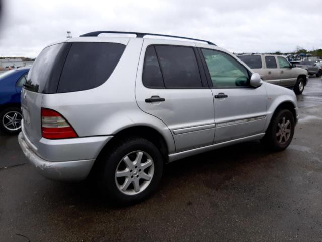 4JGAB72EXXA087745 - 1999 MERCEDES-BENZ ML 430 SILVER photo 3