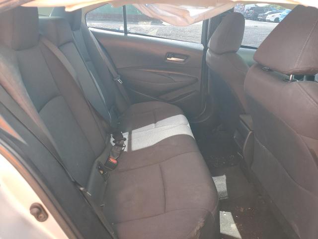 5YFEPRAEXLP111908 - 2020 TOYOTA COROLLA LE Silber Foto 10