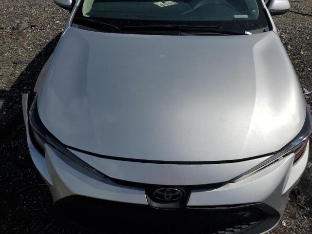 5YFEPRAEXLP111908 - 2020 TOYOTA COROLLA LE Silber Foto 11