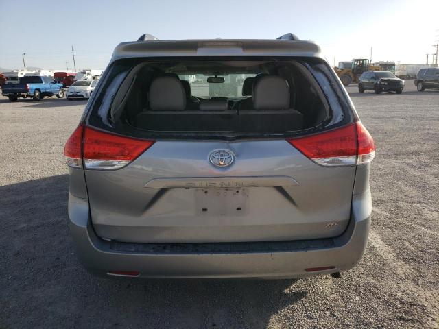 5TDYK3DC7DS310099 - 2013 TOYOTA SIENNA XLE SILVER photo 6