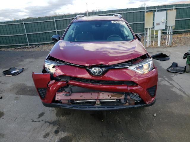 2T3BFREV9JW826987 - 2018 TOYOTA RAV4 LE RED photo 5