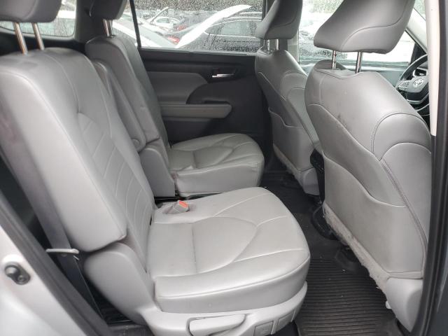 5TDGZRBH8MS548035 - 2021 TOYOTA HIGHLANDER XLE SILVER photo 11