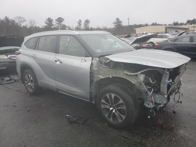 5TDGZRBH8MS548035 - 2021 TOYOTA HIGHLANDER XLE SILVER photo 4