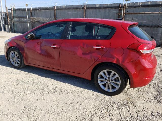 KNAFK5A84H5678431 - 2017 KIA FORTE LX RED photo 2