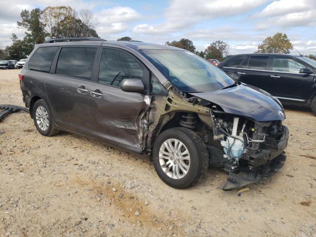 5TDYZ3DC0HS822448 - 2017 TOYOTA SIENNA XLE SILVER photo 4