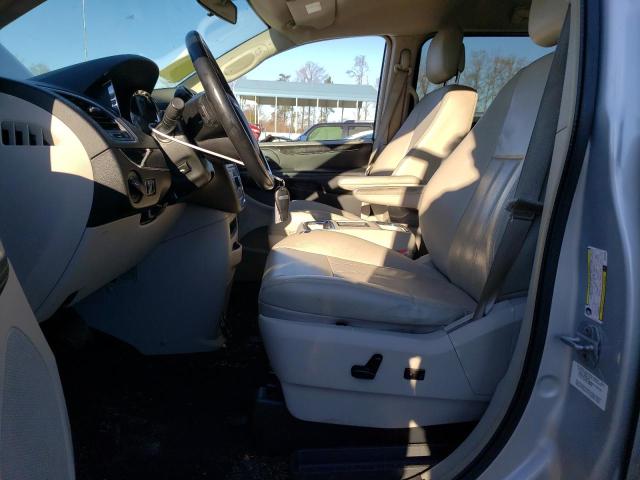 2A4RR8DG4BR633798 - 2011 CHRYSLER TOWN & COU TOURING L SILVER photo 7