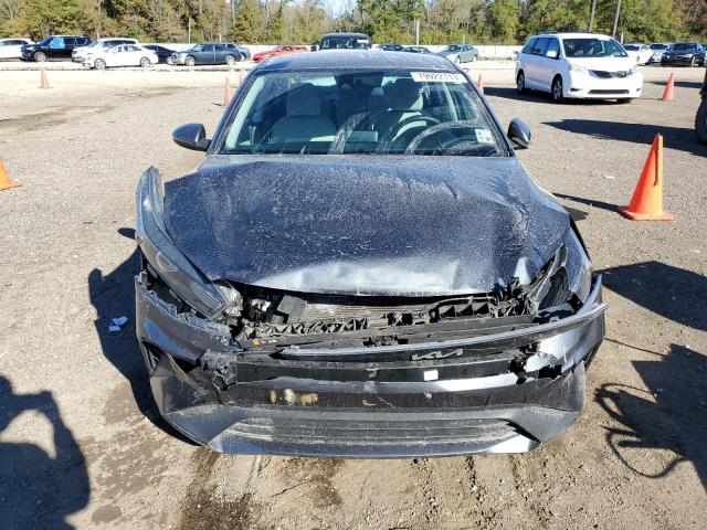 3KPF24AD3NE416586 - 2022 KIA FORTE FE GRAY photo 5