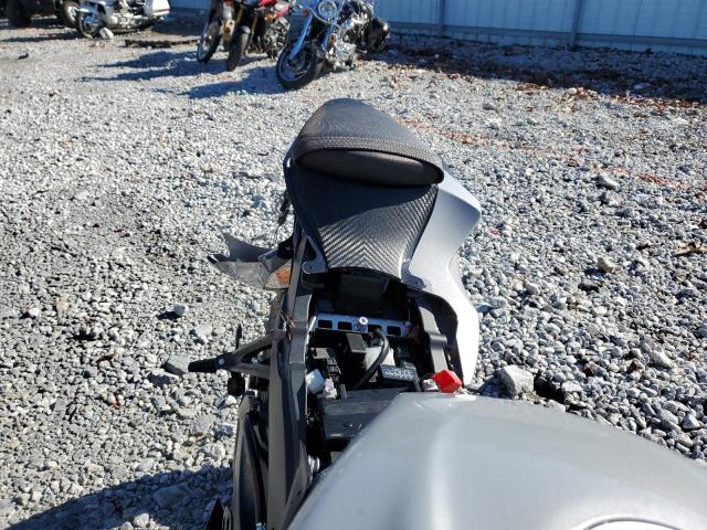 JS1GN7FA3N7100935 - 2022 SUZUKI GSX-R600 GRAY photo 6