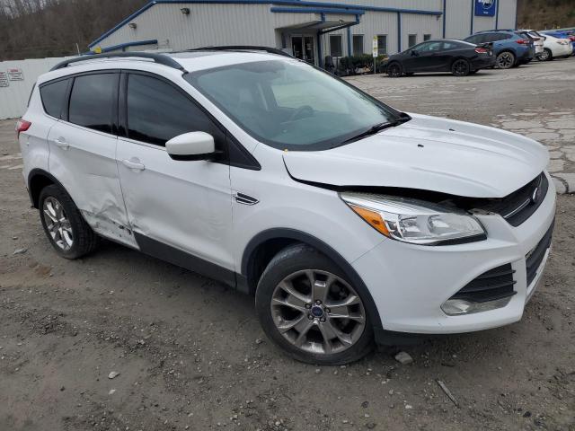 1FMCU9G90GUC39122 - 2016 FORD ESCAPE SE WHITE photo 4