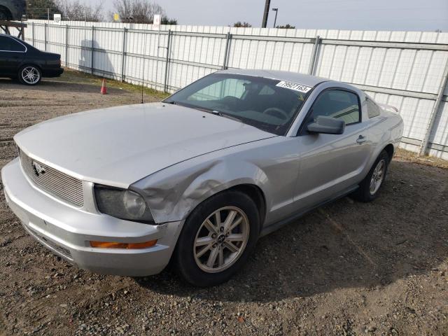 1ZVFT80N755144602 - 2005 FORD MUSTANG SILVER photo 1