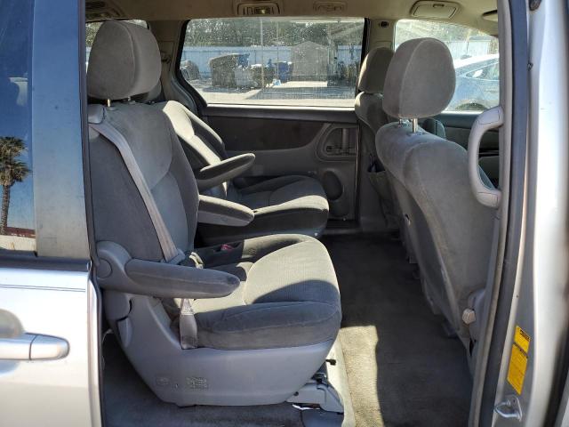 5TDZA23C54S009155 - 2004 TOYOTA SIENNA CE SILVER photo 11