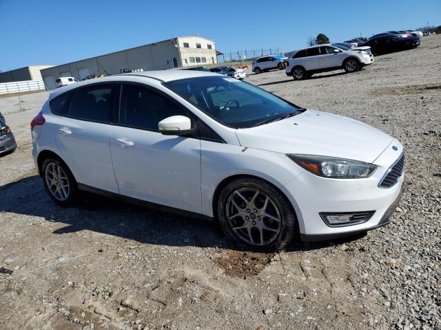 1FADP3K26FL360464 - 2015 FORD FOCUS SE WHITE photo 4