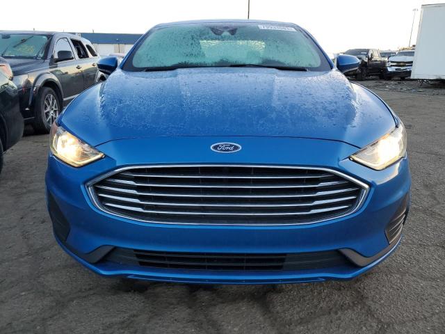 3FA6P0LU9KR196470 - 2019 FORD FUSION SE BLUE photo 5