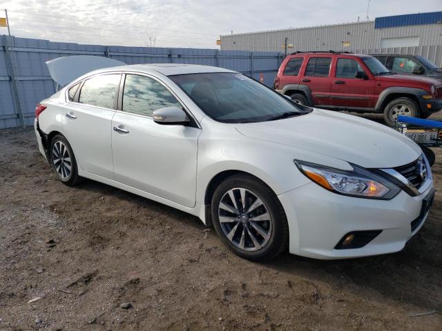 1N4AL3AP6HC132463 - 2017 NISSAN ALTIMA 2.5 WHITE photo 4