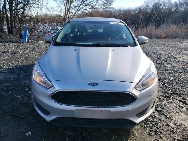 1FADP3F29HL240428 - 2017 FORD FOCUS SE SILVER photo 5