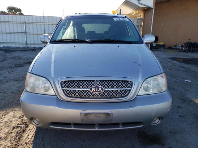 KNDUP131646514560 - 2004 KIA SEDONA EX SILVER photo 5