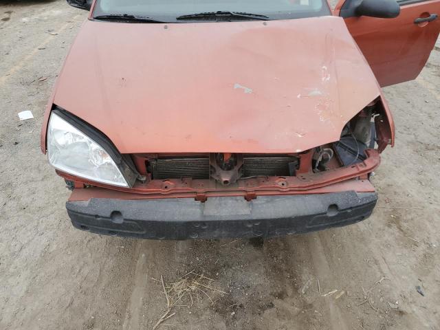 3FAFP37N25R154828 - 2005 FORD FOCUS ZX5 ORANGE photo 11