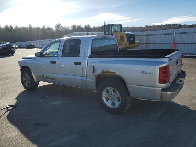 1D7RW3GKXBS620737 - 2011 DODGE DAKOTA SLT SILVER photo 2