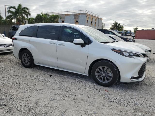 5TDYRKEC6RS192980 - 2024 TOYOTA SIENNA XLE WHITE photo 4