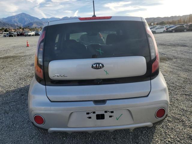 KNDJP3A54J7576694 - 2018 KIA SOUL + SILVER photo 6