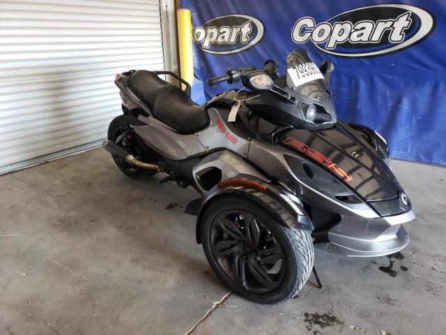2BXNABC11DV000255 - 2013 CAN-AM SPYDER ROA RS SILVER photo 1