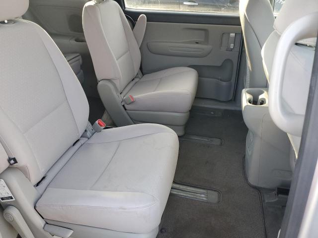 KNDMB5C12H6241967 - 2017 KIA SEDONA LX SILVER photo 11