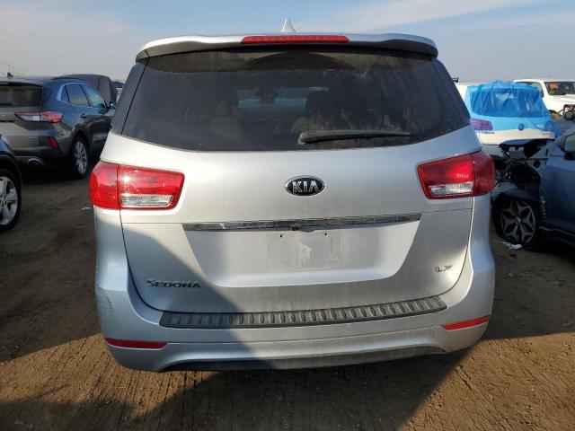 KNDMB5C12H6241967 - 2017 KIA SEDONA LX SILVER photo 6