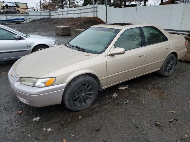 JT2BG22K3W0125493 - 1998 TOYOTA CAMRY CE GOLD photo 1