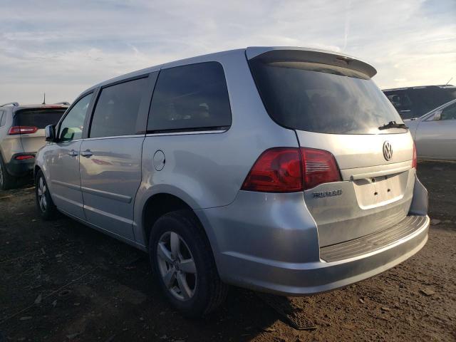 2V4RW3D1XAR295938 - 2010 VOLKSWAGEN ROUTAN SE SILVER photo 2