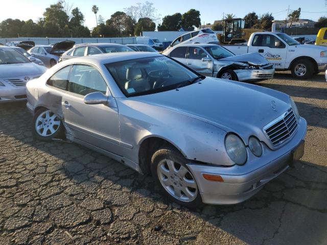 WDBLJ65G52F196521 - 2002 MERCEDES-BENZ CLK 320 SILVER photo 4