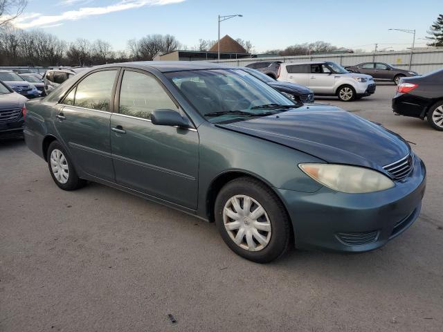 4T1BE32K05U090496 - 2005 TOYOTA CAMRY LE GREEN photo 4